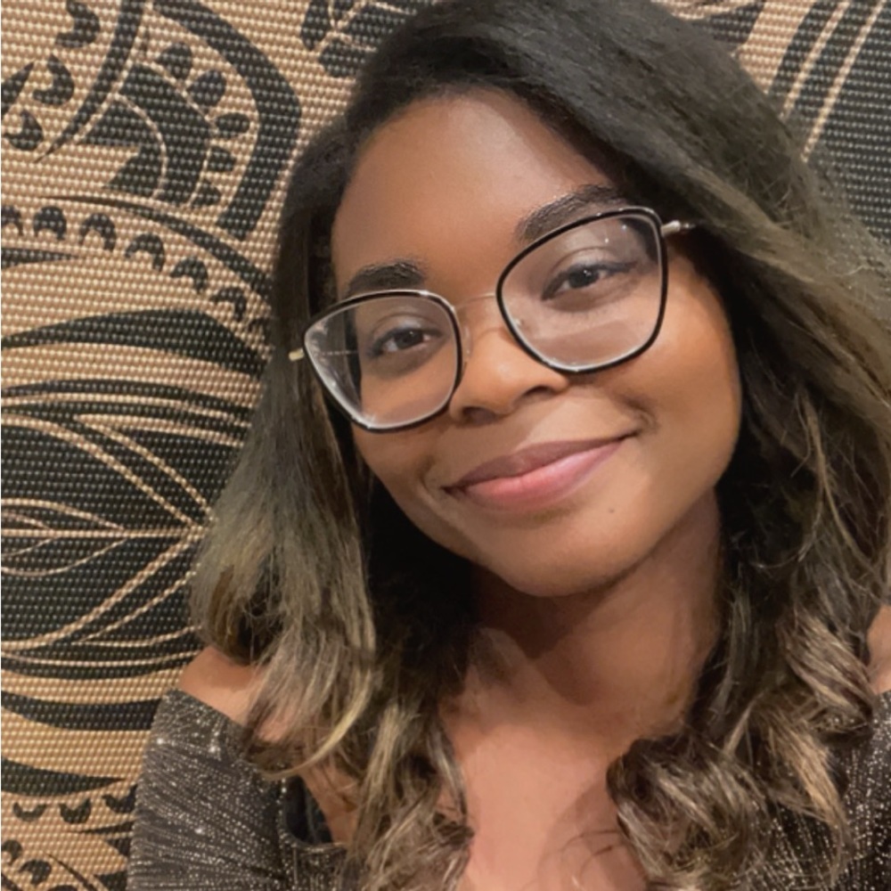Meet your Posher, Olivia